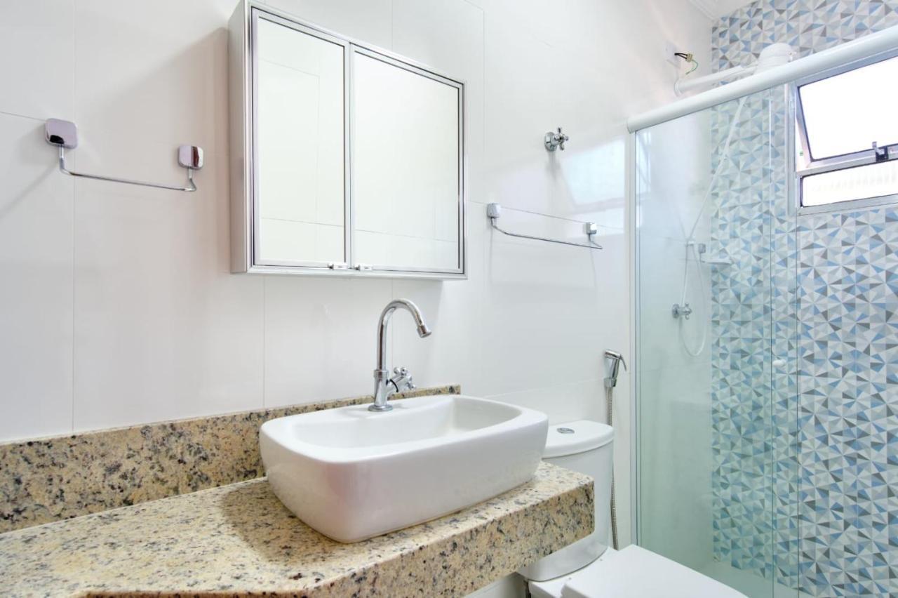 Apartamento Bem Equipado Com Ar Condicionado E Churrasqueira A 100 Metros Da Praia - 02 Dormitorios - Edificio Agua Viva ウバトゥバ エクステリア 写真