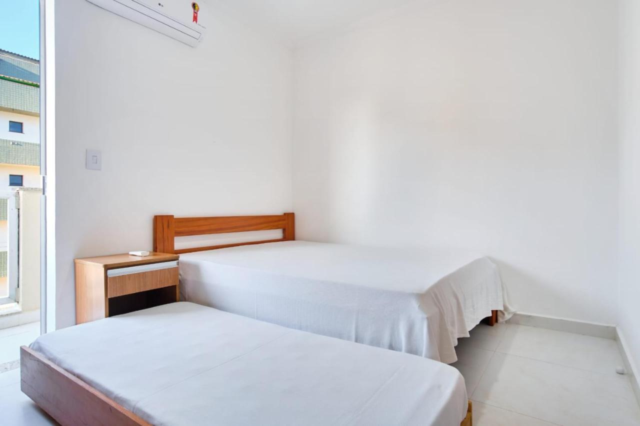 Apartamento Bem Equipado Com Ar Condicionado E Churrasqueira A 100 Metros Da Praia - 02 Dormitorios - Edificio Agua Viva ウバトゥバ エクステリア 写真